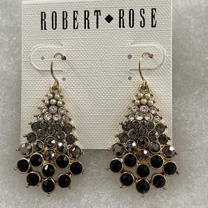 Graduated drop pierced earrings